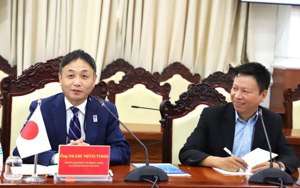 Ông Okabe Mitsutoshi - Trưởng đại diện Văn phòng JETRO tại buổi làm việc Ông Okabe Mitsutoshi - Trưởng đại diện Văn phòng JETRO tại buổi làm việc