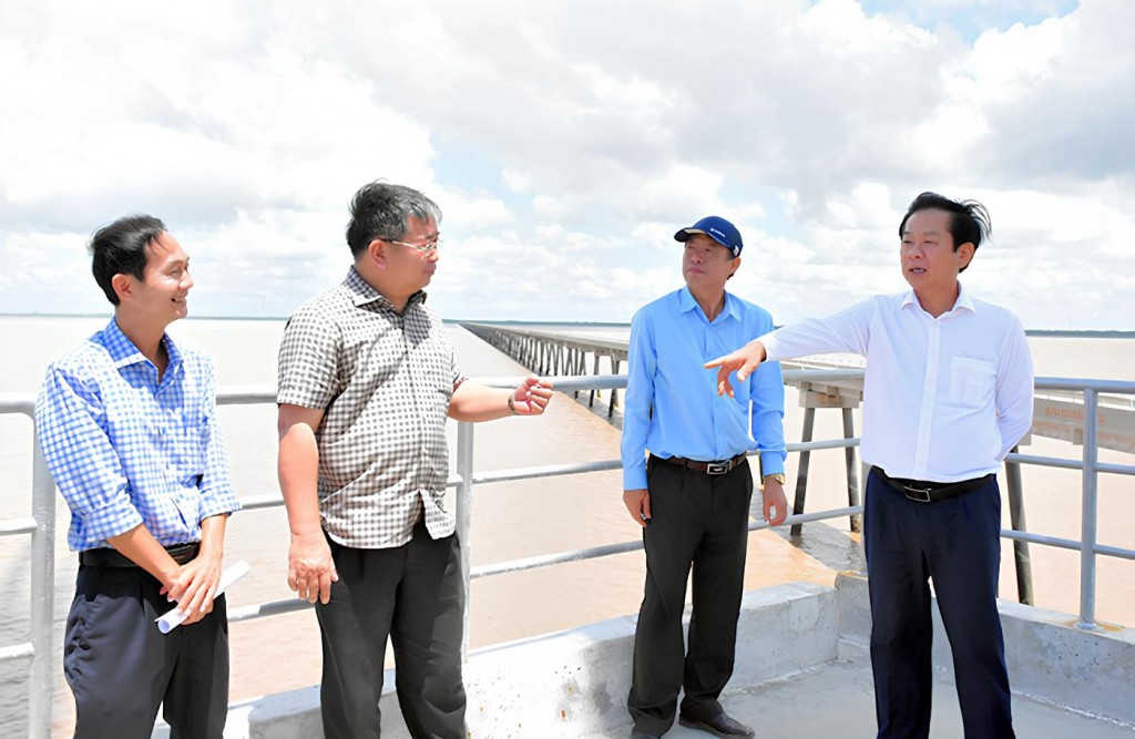 Bí thư Thành ủy Cần Thơ Đỗ Thanh Bình cùng đoàn công tác kiểm tra thực tế tại Nhà máy điện gió số 7 Bí thư Thành ủy Cần Thơ Đỗ Thanh Bình cùng đoàn công tác kiểm tra thực tế tại Nhà máy điện gió số 7