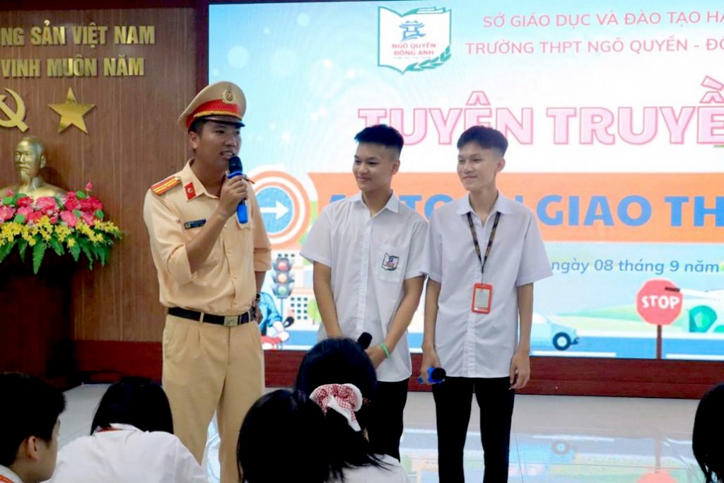 Đẩy mạnh tuyên truyền an toàn giao thông ngay từ đầu năm học mới