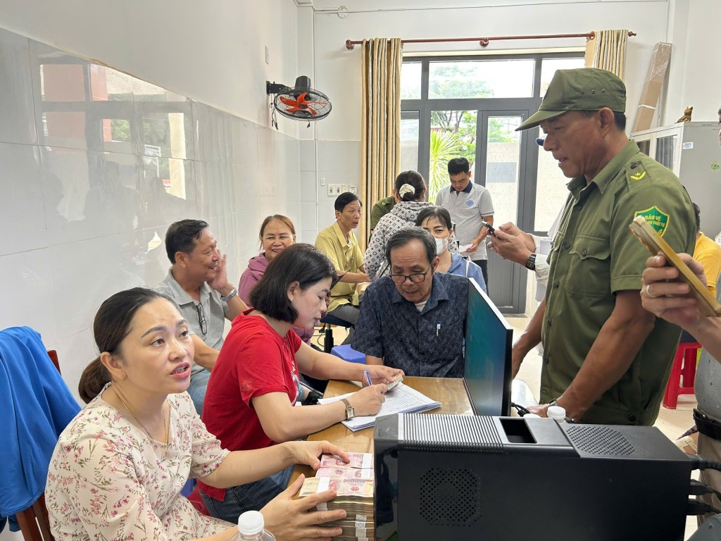 UBND TP Đà Nẵng đã cấp ngân sách hơn 330 tỷ đồng để thực hiện chi trả quà 2/9 cho người dân (Ảnh Đ.Minh)