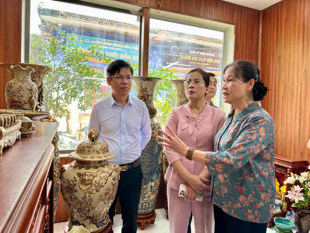Thẩm định các cá nhân được đề nghị xét tặng danh hiệu nghệ nhân Hà Nội tại xã Bát Tràng