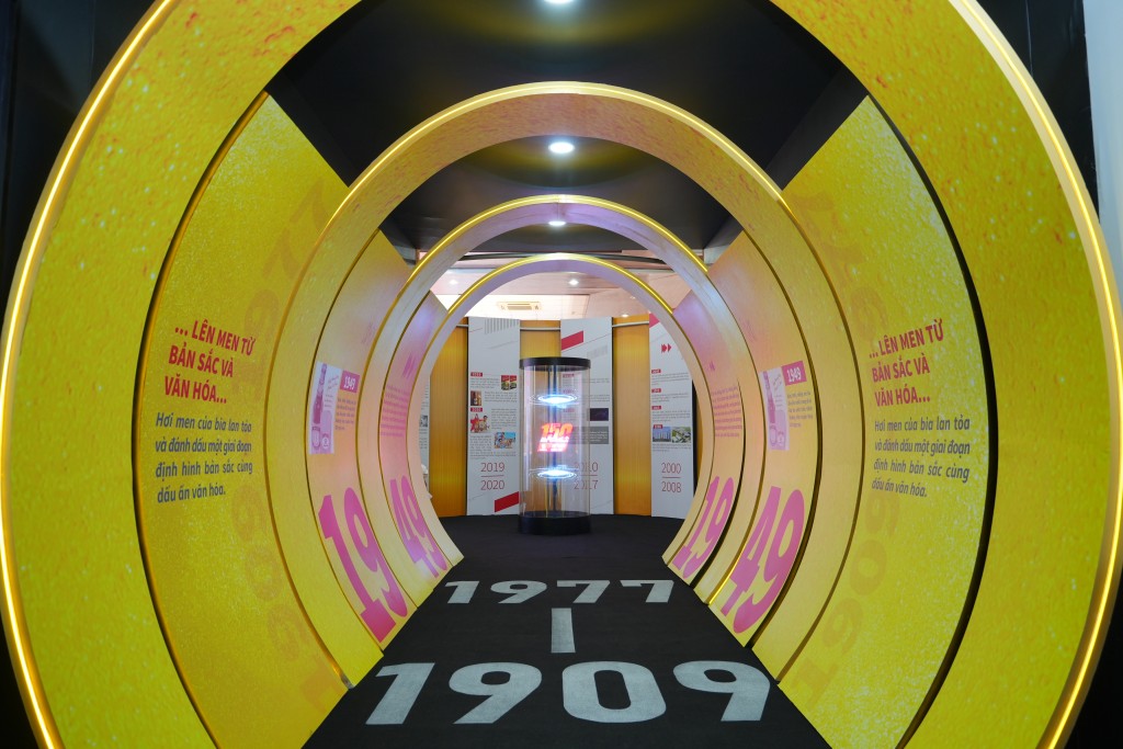 Khu vực triễn lãm hành trình phát triển 150 năm di sản ngành bia Việt Nam Khu vực triễn lãm hành trình phát triển 150 năm di sản ngành bia Việt Nam