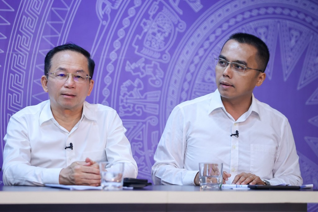 Phó Viện trưởng Viện Năng lượng Lê Việt Cường (phải) tại Tọa đàm - Ảnh: VGP/Nhật Bắc Phó Viện trưởng Viện Năng lượng Lê Việt Cường (phải) tại Tọa đàm - Ảnh: VGP/Nhật Bắc