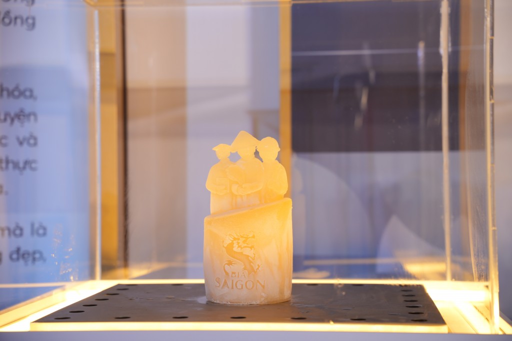 Bộ sưu tập Viên Đá Biểu Tượng được làm từ bia Sài Gòn đại diện cho các trụ cột trong cam kết phát triển bền vững của SABECO Bộ sưu tập Viên Đá Biểu Tượng được làm từ bia Sài Gòn đại diện cho các trụ cột trong cam kết phát triển bền vững của SABECO