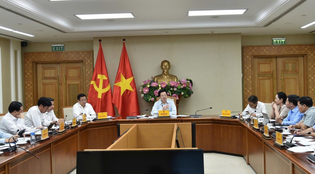 Phó Thủ tướng nhấn mạnh giải ngân hết 100% vốn đầu tư công không chỉ là trách nhiệm mà còn là động lực chính cho tăng trưởng - Ảnh: VGP/Giang Thanh Phó Thủ tướng nhấn mạnh giải ngân hết 100% vốn đầu tư công không chỉ là trách nhiệm mà còn là động lực chính cho tăng trưởng - Ảnh: VGP/Giang Thanh