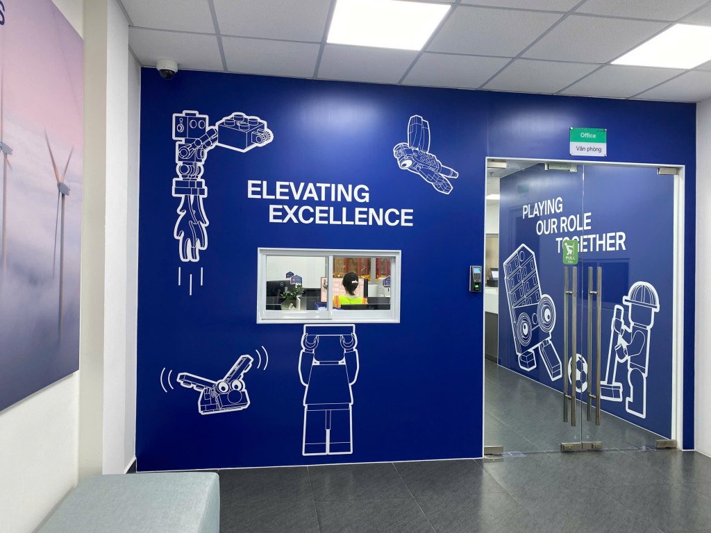 Kuehne+Nagel và Tập đoàn LEGO khai trương trung tâm phân phối khu vực mới tại Việt Nam Kuehne+Nagel và Tập đoàn LEGO khai trương trung tâm phân phối khu vực mới tại Việt Nam