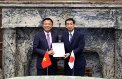 Phó Thủ tướng Lê Thành Long hội kiến Chủ tịch Thượng viện Nhật Bản