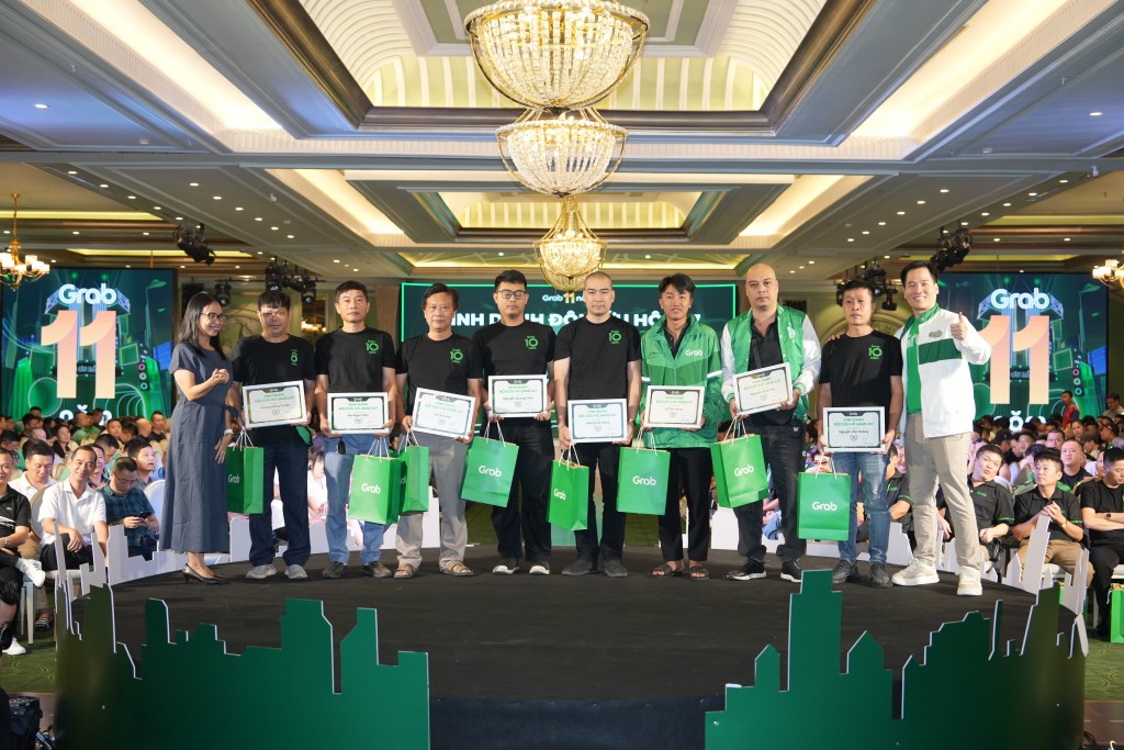 Grab vinh danh các bác tài hoạt động tích cực trong đội cứu hộ 247