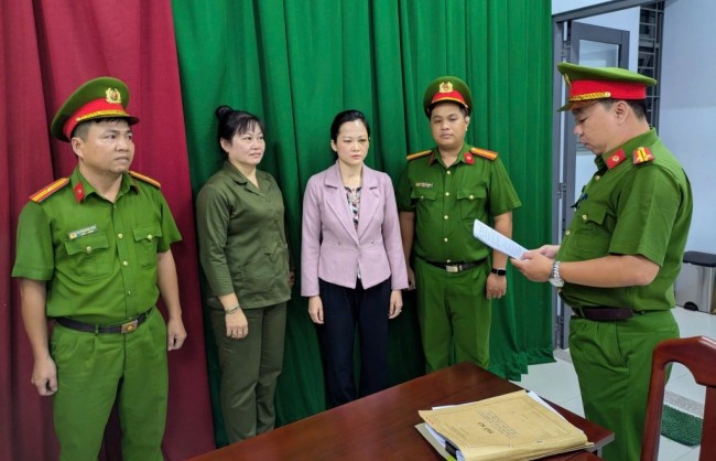 Tạm giữ hình sự chủ cơ sở Nha khoa Tuyết Chinh