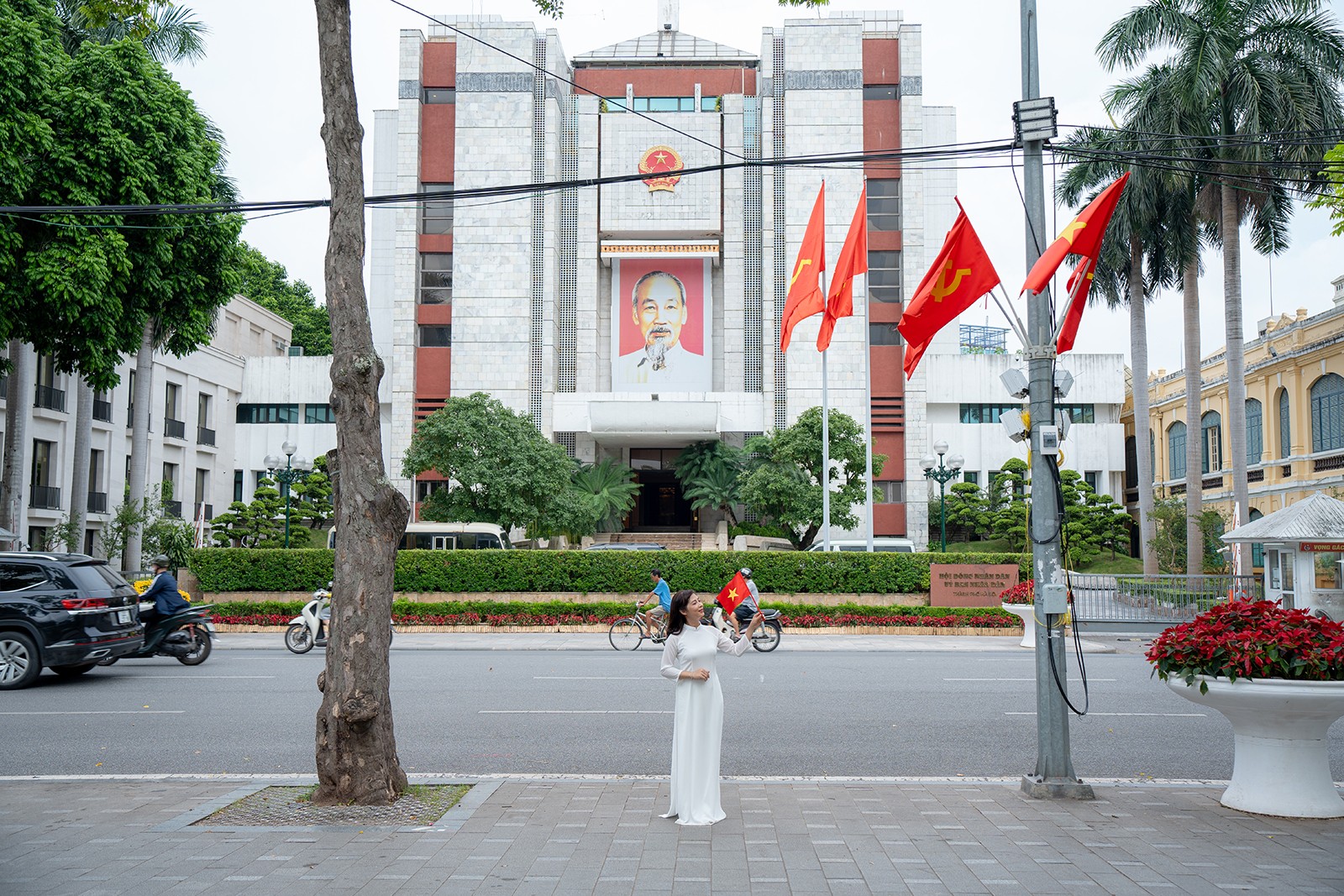 Du khách và những trải nghiệm mới mẻ tại hồ Gươm