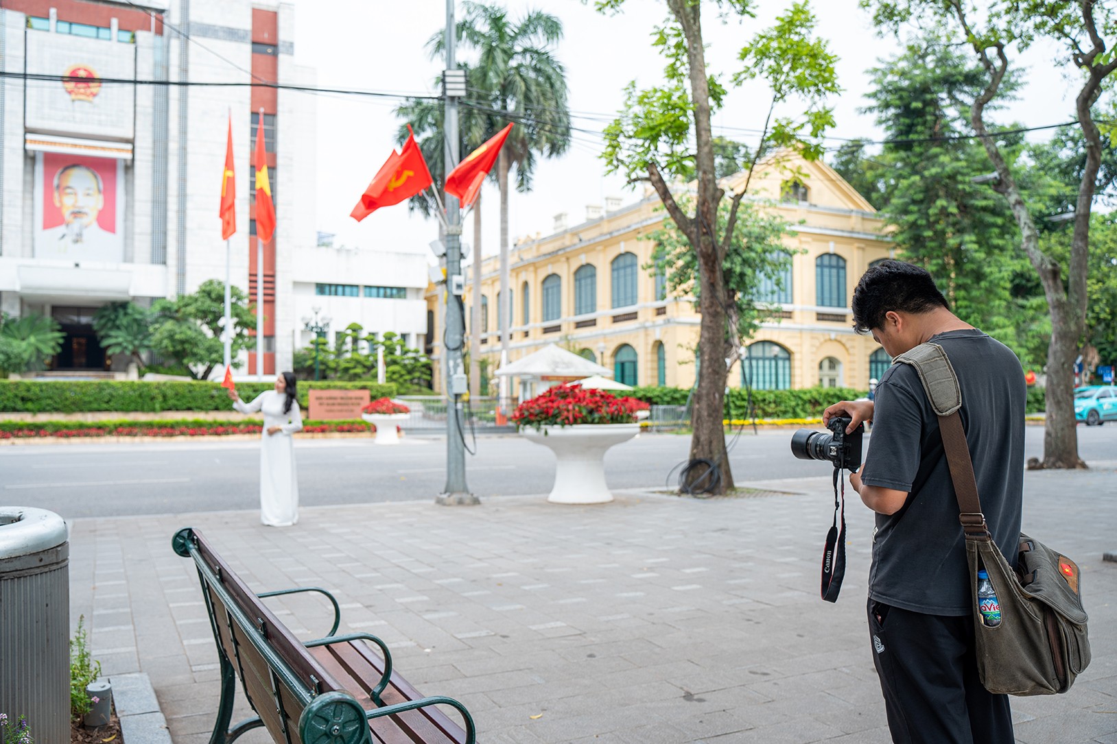 Du khách và những trải nghiệm mới mẻ tại hồ Gươm