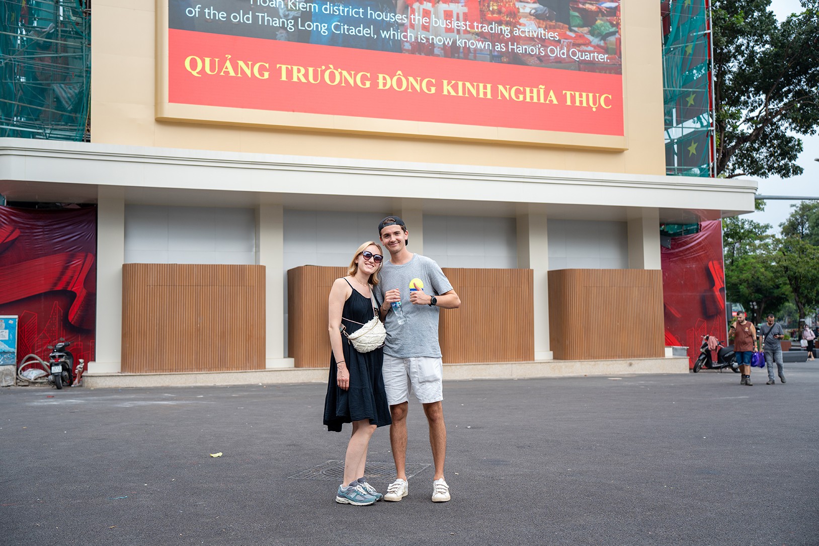 Du khách và những trải nghiệm mới mẻ tại hồ Gươm
