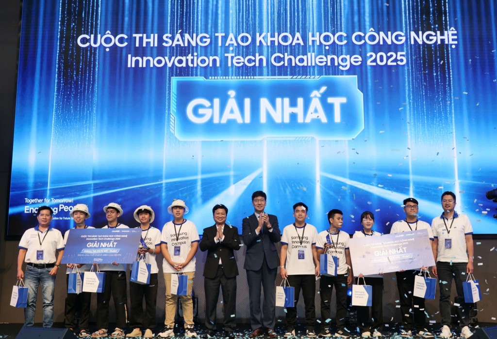 Giải Nhất thuộc về 2 đội thi LQĐ-Piogineers - Trường THPT Chuyên Lê Quý Đôn - Đà Nẵng (Bảng A) và DTU-TT - Đại học Duy Tân - Đà Nẵng (Bảng B) - Copy