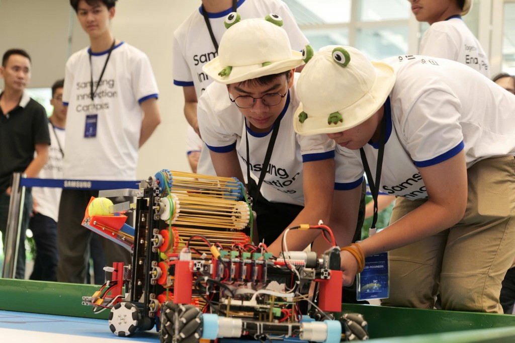 x.Các đội thi tham gia cuộc thi Innovation Tech Challenge(2)