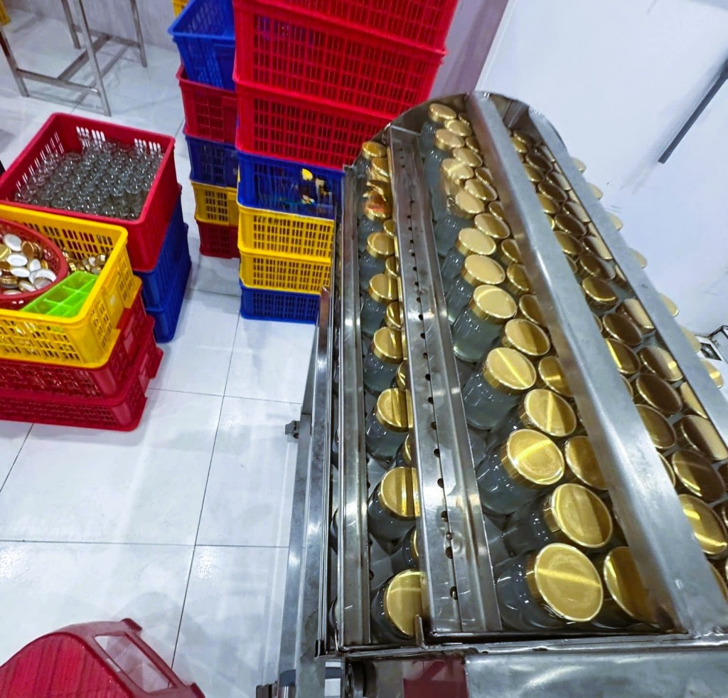 Gần 38.000 hũ yến thành phẩm đã bị thu giữ, kết quả giám định cho thấy nhiều sản phẩm không hề chứa thành phần yến (Ảnh: CAĐN)