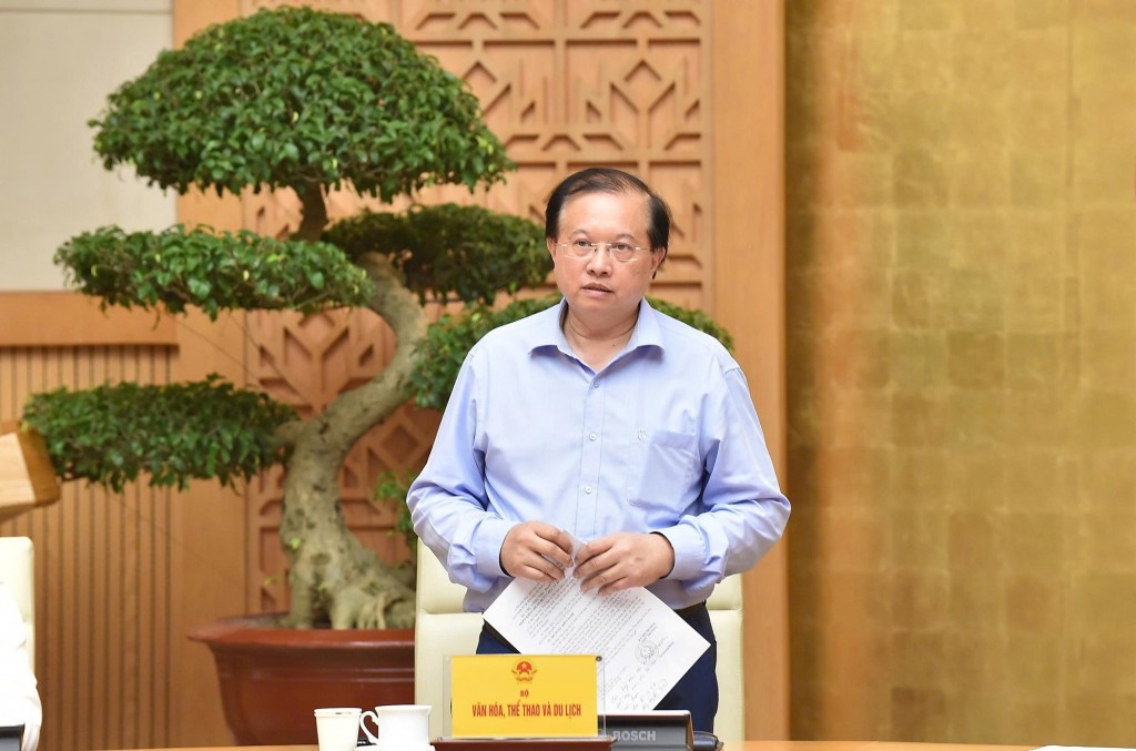 Thứ trưởng Bộ Văn hóa, Thể thao và Du lịch Tạ Quang Đông báo cáo - Ảnh: VGP/Giang Thanh