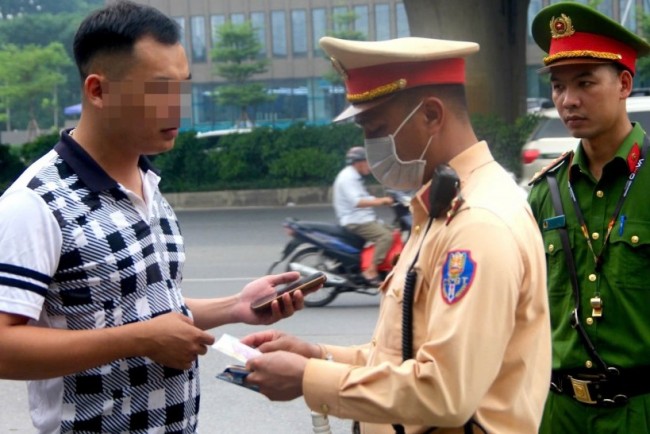 Thu giữ hàng chục cây vải, hàng nghìn quạt tích điện không nguồn gốc