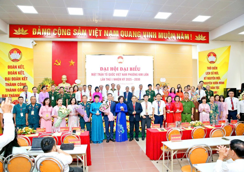 Đồng chí Bùi Huyền Mai, Ủy viên Ban Thường vụ Thành ủy, Phó Chủ tịch Thường trực Ủy ban MTTQ Việt Nam thành phố Hà Nội phát biểu chỉ đạo tại Đại hội đại biểu Mặt trận Tổ quốc Việt Nam phường Kim Liên, nhiệm kỳ 2025–2030.