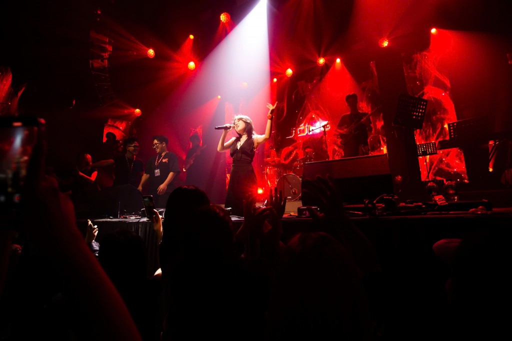 Giới trẻ Hà Nội bùng nổ cùng đêm nhạc Rock Số đỏ II