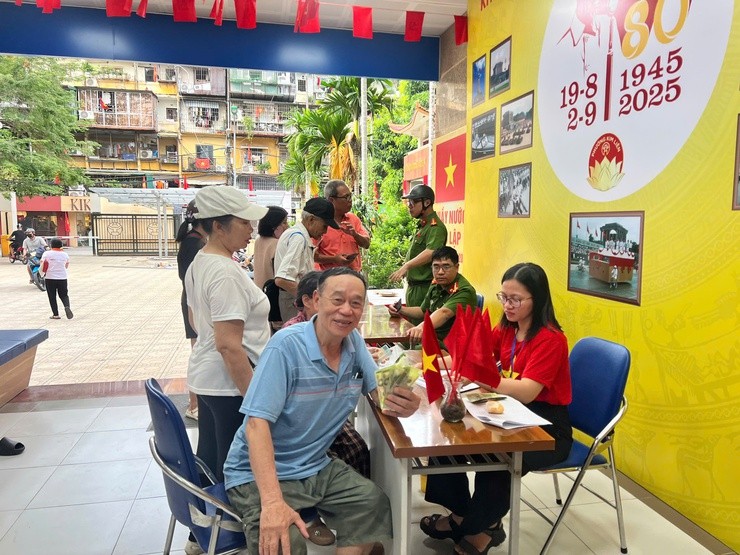 “Món quà Tết Độc lập – Tình cảm của Đảng, Nhà nước trao tận tay Nhân dân”