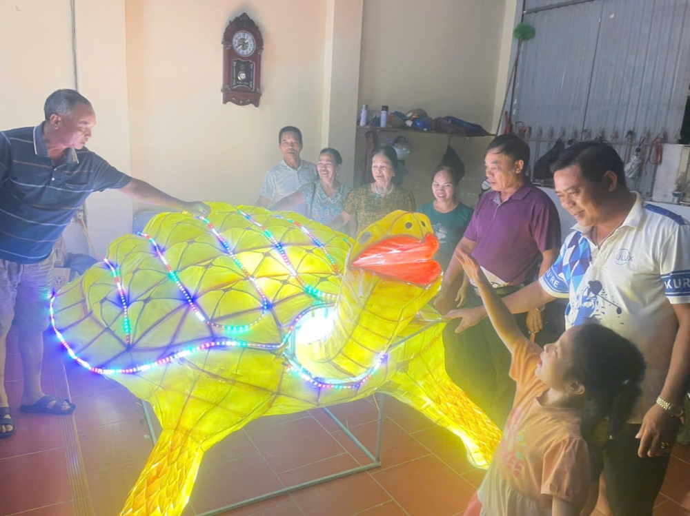 Người dân Sơn Tây náo nức chuẩn bị đón Trung thu thành cổ Người dân Sơn Tây náo nức chuẩn bị đón Trung thu thành cổ