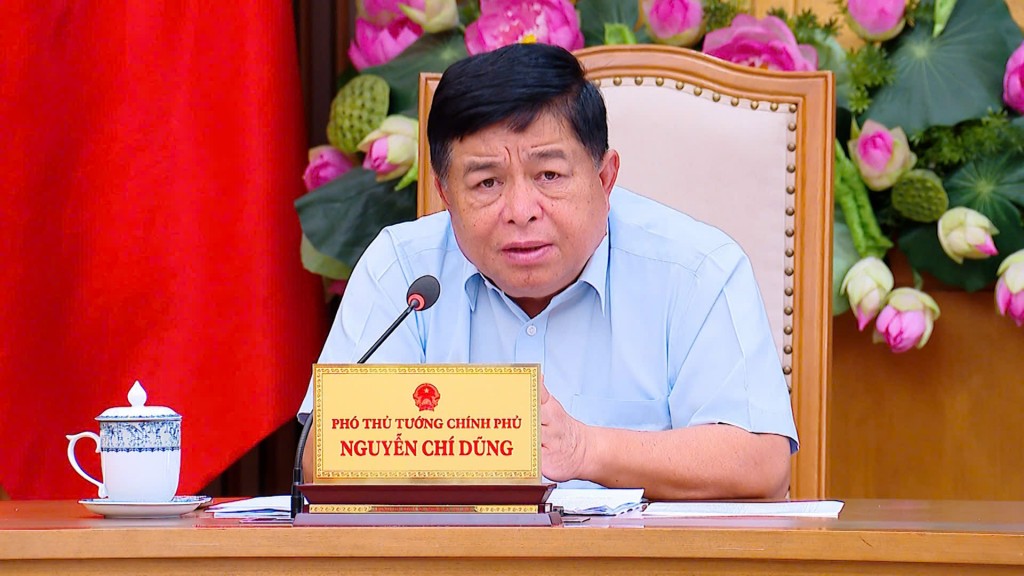 Phó Thủ tướng Nguyễn Chí Dũng nhấn mạnh, việc xây dựng nghị quyết phát triển kinh tế Nhà nước phải bảo đảm tiến độ và chất lượng; giải quyết được những vấn đề lớn, cốt lõi, chiến lược, làm định hướng của sự phát triển của doanh nghiệp Nhà nước và sự bứt phá của các ngành - Ảnh: VGP/Thu Sa Phó Thủ tướng Nguyễn Chí Dũng nhấn mạnh, việc xây dựng nghị quyết phát triển kinh tế Nhà nước phải bảo đảm tiến độ và chất lượng; giải quyết được những vấn đề lớn, cốt lõi, chiến lược, làm định hướng của sự phát triển của doanh nghiệp Nhà nước và sự bứt phá của các ngành - Ảnh: VGP/Thu Sa