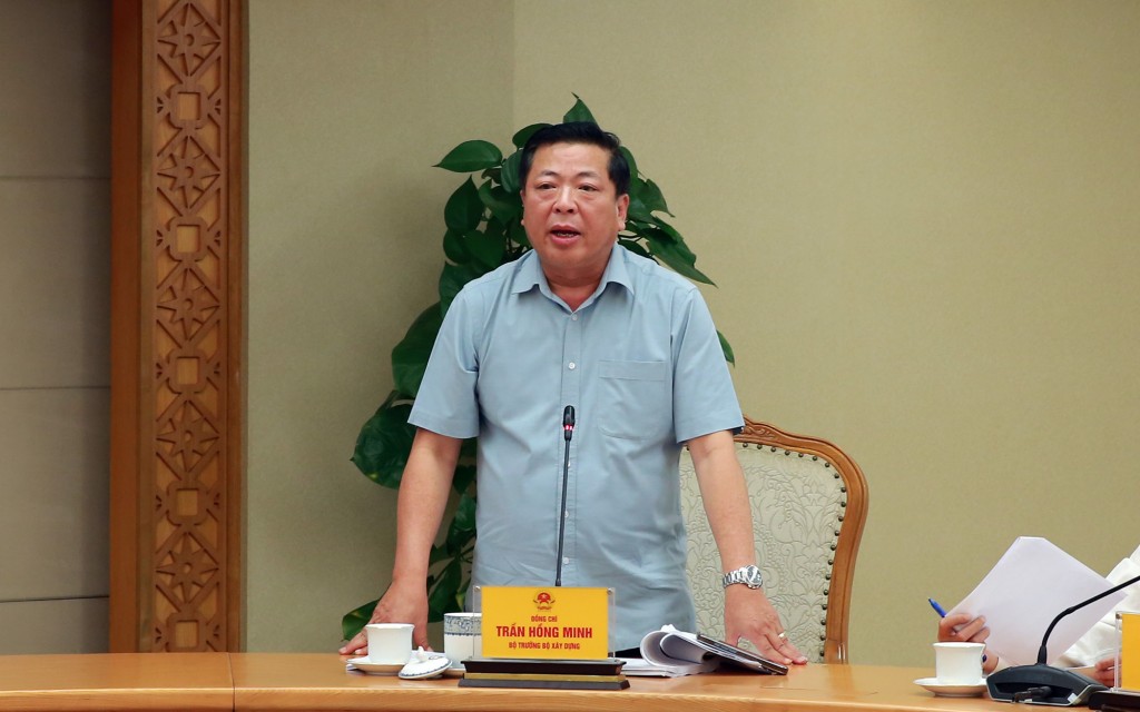 Bộ trưởng Bộ Xây dựng Trần Hồng Minh báo cáo tại cuộc họp - Ảnh: VGP/Minh Khôi