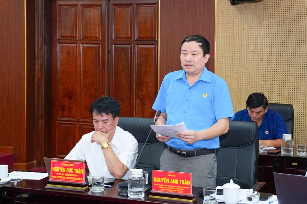 Ông Nguyễn Anh Tuân, Phó Chủ tịch Ủy ban MTTQ Việt Nam thành phố, Chủ tịch Liên đoạn lao động thành phố phát biểu kiến nghị.