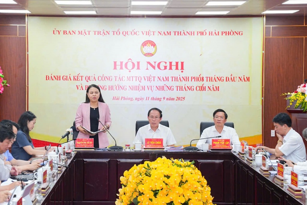 Đồng chí Nguyễn Thị Thu Hà, Phó Chủ tịch - Tổng Thư ký Ủy ban Trung ương MTTQ Việt Nam phát biểu tại Hội nghị.