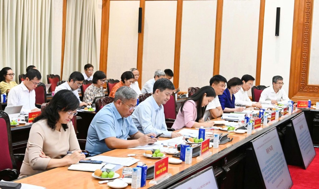 Các đại biểu tham dự cuộc họp.