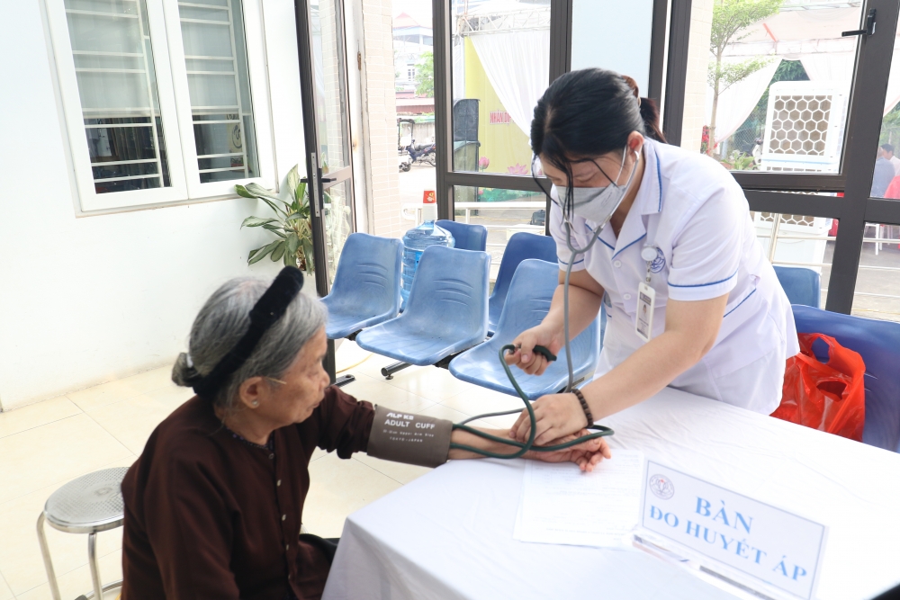 Hơn 6 vạn dân xã Tiến Thắng được khám bệnh miễn phí