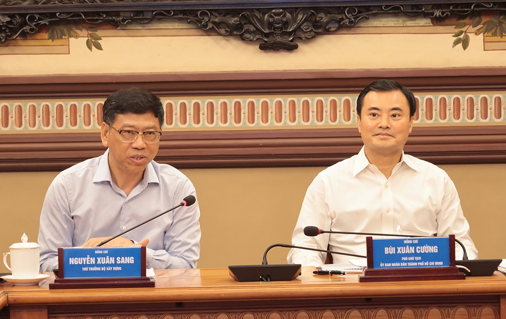 Thứ trưởng Bộ Xây dựng Nguyễn Xuân Sang phát biểu kết luận tại buổi làm việc