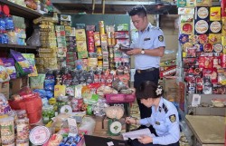 Thu giữ hàng nghìn sản phẩm bánh Trung thu, đồ chơi nhập lậu