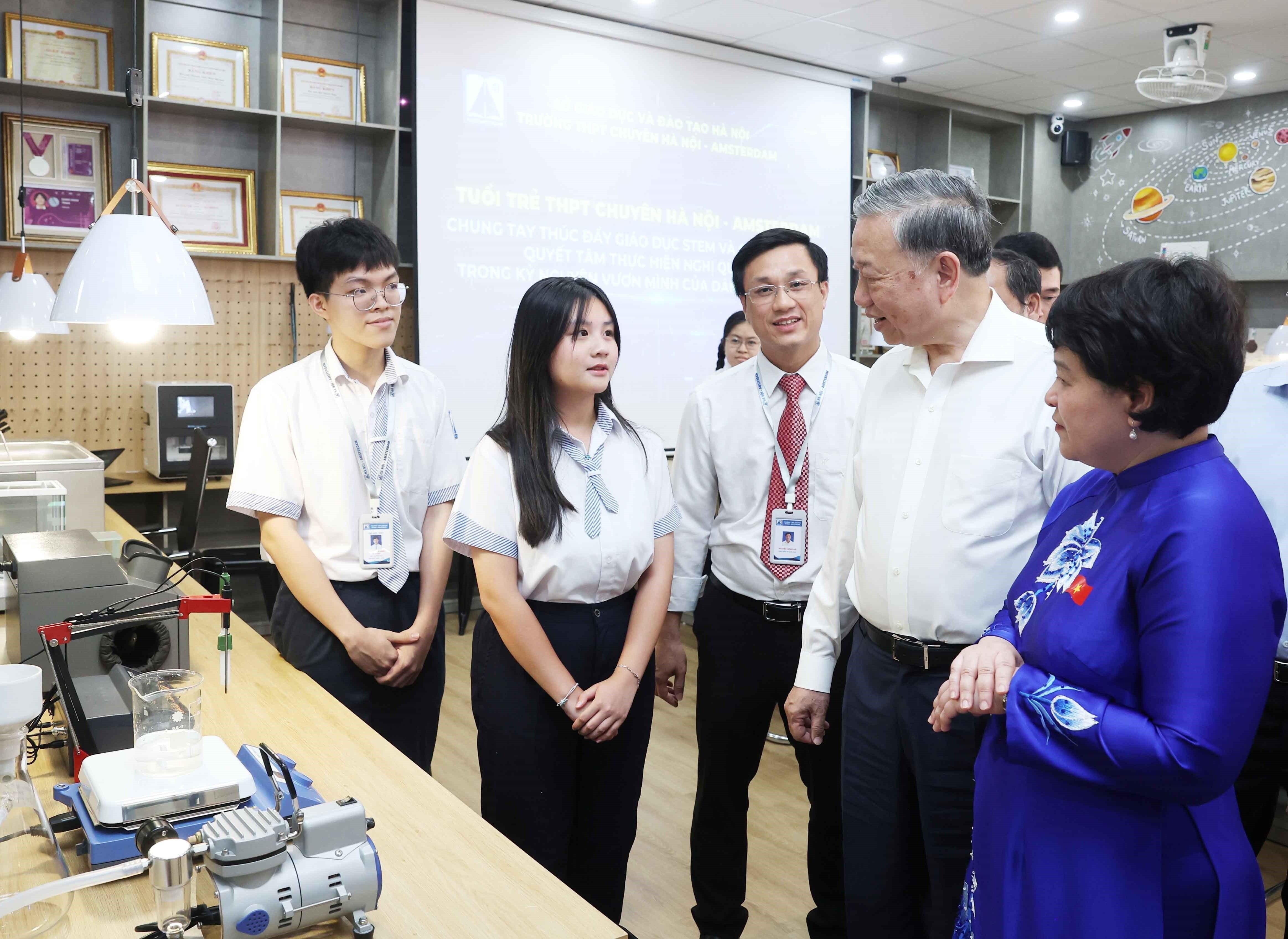 Bài 2: “Học tập suốt đời” - chìa khóa phát triển
