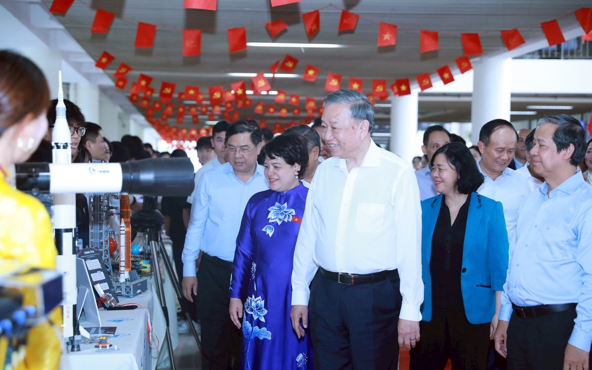Bài 2: “Học tập suốt đời” - chìa khóa phát triển