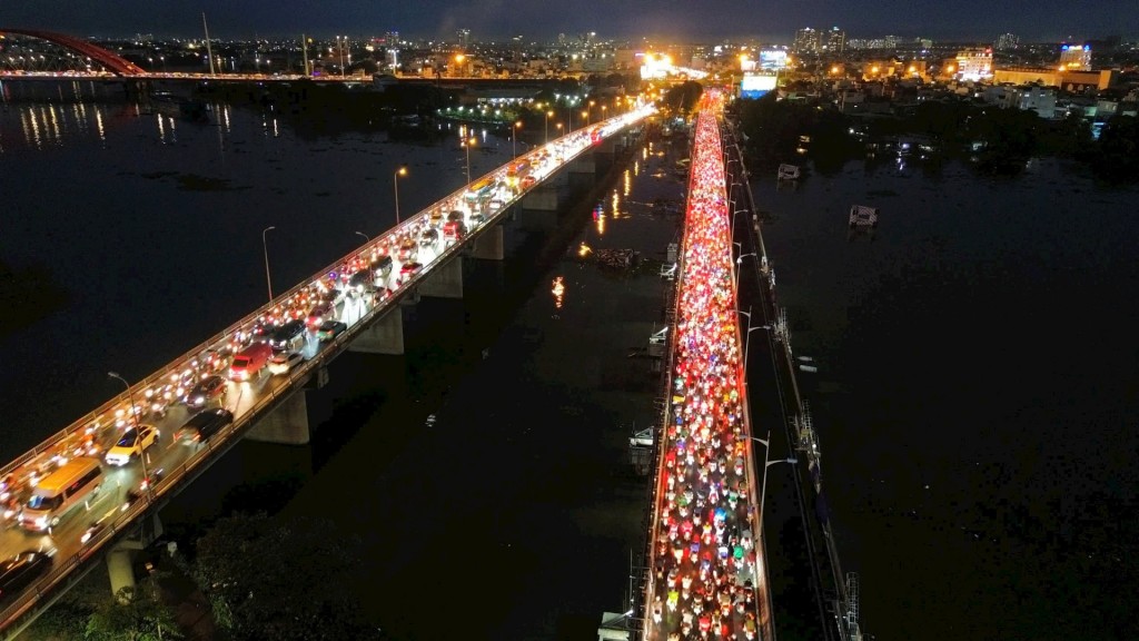 Cầu Bình Triệu kẹt xe nghiêm trọng vào chiều tối 9/9 Cầu Bình Triệu kẹt xe nghiêm trọng vào chiều tối 9/9