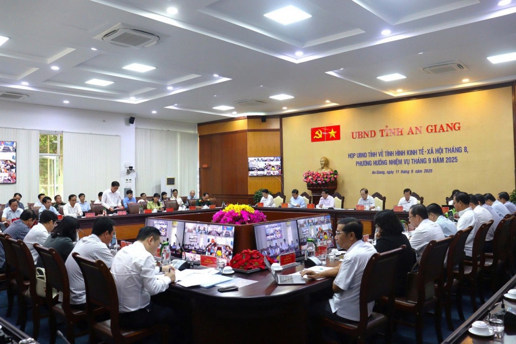 Quang cảnh cuộc họp Quang cảnh cuộc họp