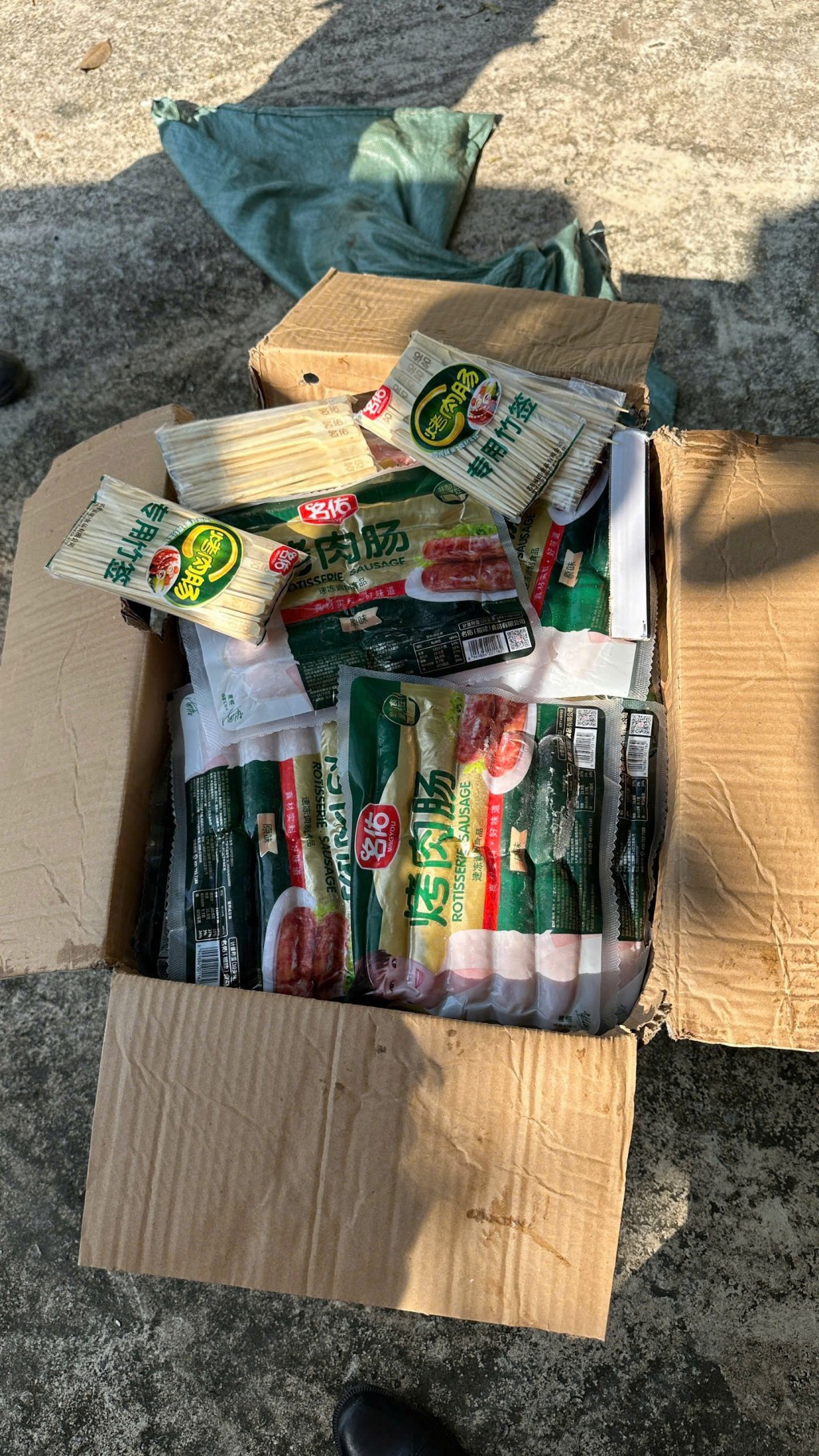 Phát hiện, thu giữ gần 850kg xúc xích không rõ nguồn gốc xuất xứ Phát hiện, thu giữ gần 850kg xúc xích không rõ nguồn gốc xuất xứ