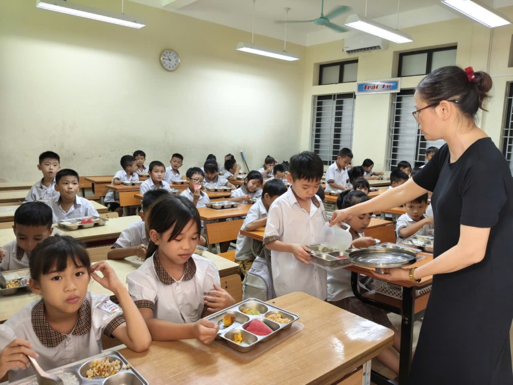 Mát lòng bữa ăn bán trú tại xã Đoài Phương