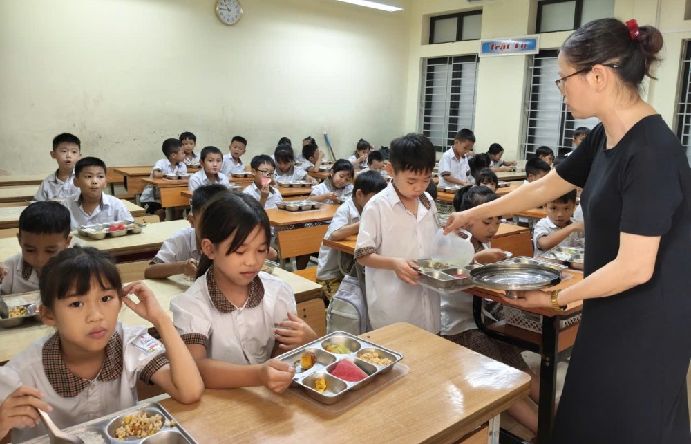 Mát lòng bữa ăn bán trú tại xã Đoài Phương
