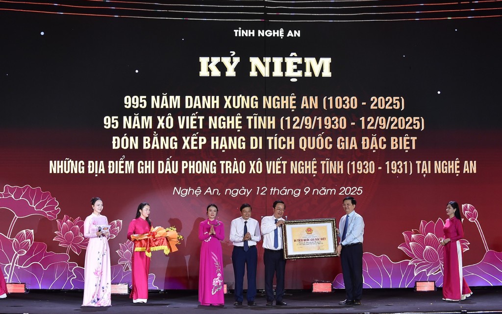 Phó Thủ tướng Mai Văn Chính trao Bằng xếp hạng di tích quốc gia đặc biệt “Những địa điểm ghi dấu Phong trào Xô viết Nghệ Tĩnh (1930-1931) tại Nghệ An Kỷ niệm 995 năm danh xưng Nghệ An, 95 năm Xô viết Nghệ Tĩnh và đón Bằng xếp hạng di tích quốc gia đặc biệt Xô viết Nghệ Tĩnh