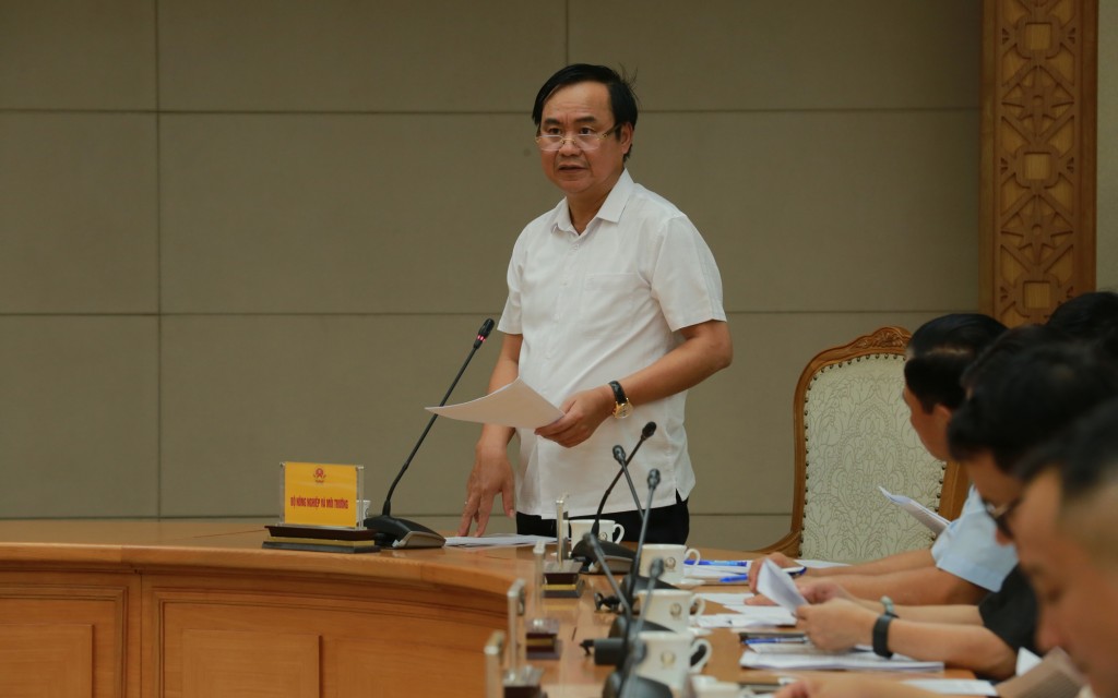 Thứ trưởng Bộ Nông nghiệp và Môi trường Võ Văn Hưng báo cáo tại cuộc họp - Ảnh: VGP/Minh Khôi Thứ trưởng Bộ Nông nghiệp và Môi trường Võ Văn Hưng báo cáo tại cuộc họp - Ảnh: VGP/Minh Khôi