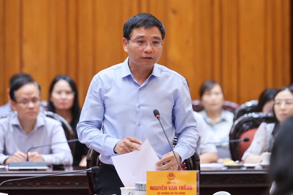 Bộ trưởng Bộ Tài chính Nguyễn Văn Thắng phát biểu tại cuộc họp - Ảnh: VGP/Nhật Bắc