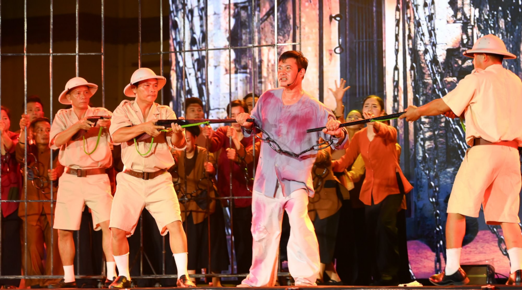 Show trải nghiệm đêm “Lửa Xô viết” - Ảnh: VGP/Giang Thanh Show trải nghiệm đêm “Lửa Xô viết” - Ảnh: VGP/Giang Thanh