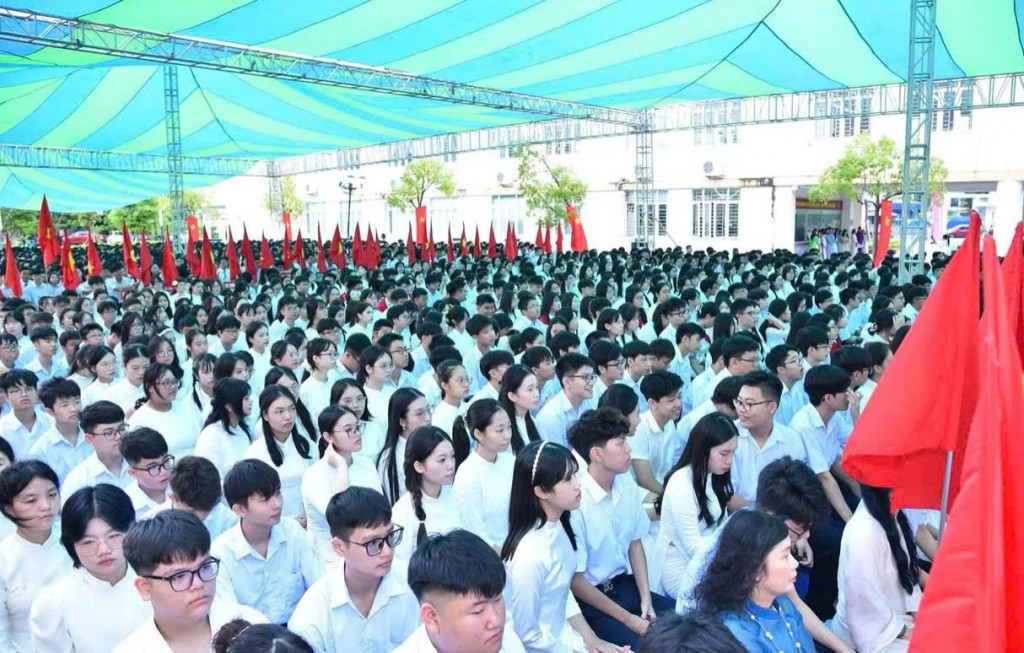 Hơn 1 triệu học sinh của  1.600 cơ sở giáo dục  tại 114 xã, phường, đặc khu trên địa bàn thành phố Hải Phòng tổ chức lễ khai giảng bước vào năm học mới 2025 - 2026.