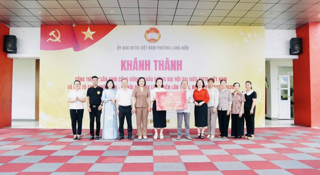 khánh thành “Sân chơi cộng đồng” chào mừng thành công Đại hội Đại biểu MTTQ Việt Nam và các tổ chức chính trị xã hội phường nhiệm kỳ 2025 - 2030. khánh thành “Sân chơi cộng đồng” chào mừng thành công Đại hội Đại biểu MTTQ Việt Nam và các tổ chức chính trị xã hội phường nhiệm kỳ 2025 - 2030.