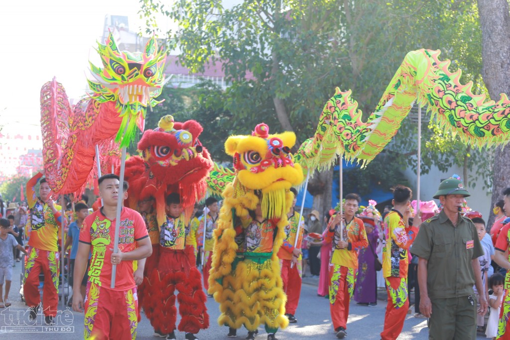 Không khí rộn ràng lễ hội đền Đươi