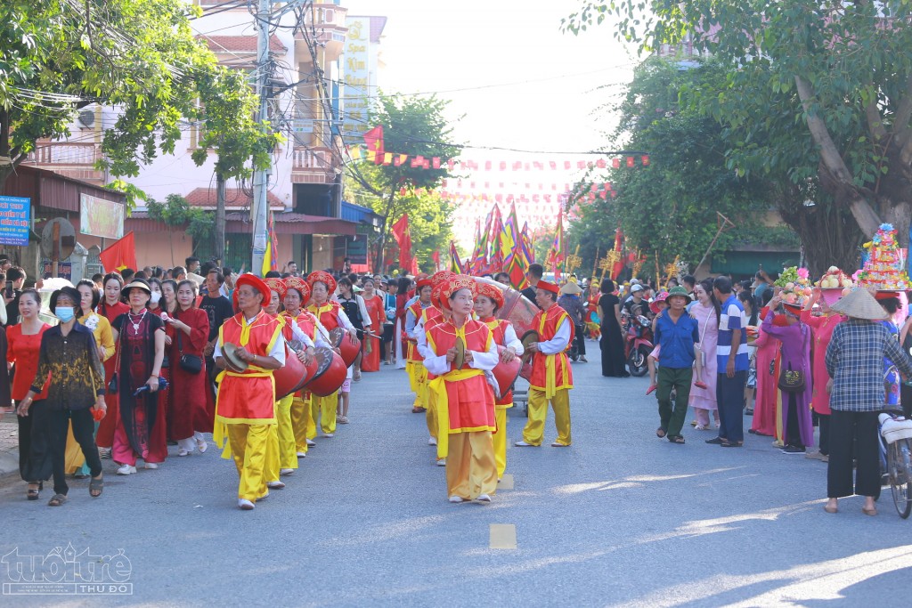 Không khí rộn ràng lễ hội đền Đươi