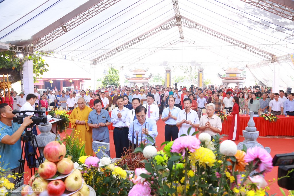 Không khí rộn ràng lễ hội đền Đươi