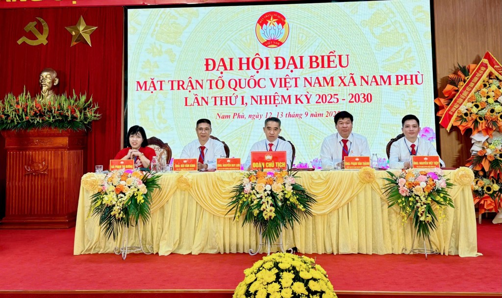 Đoàn Chủ tịch Đại hội